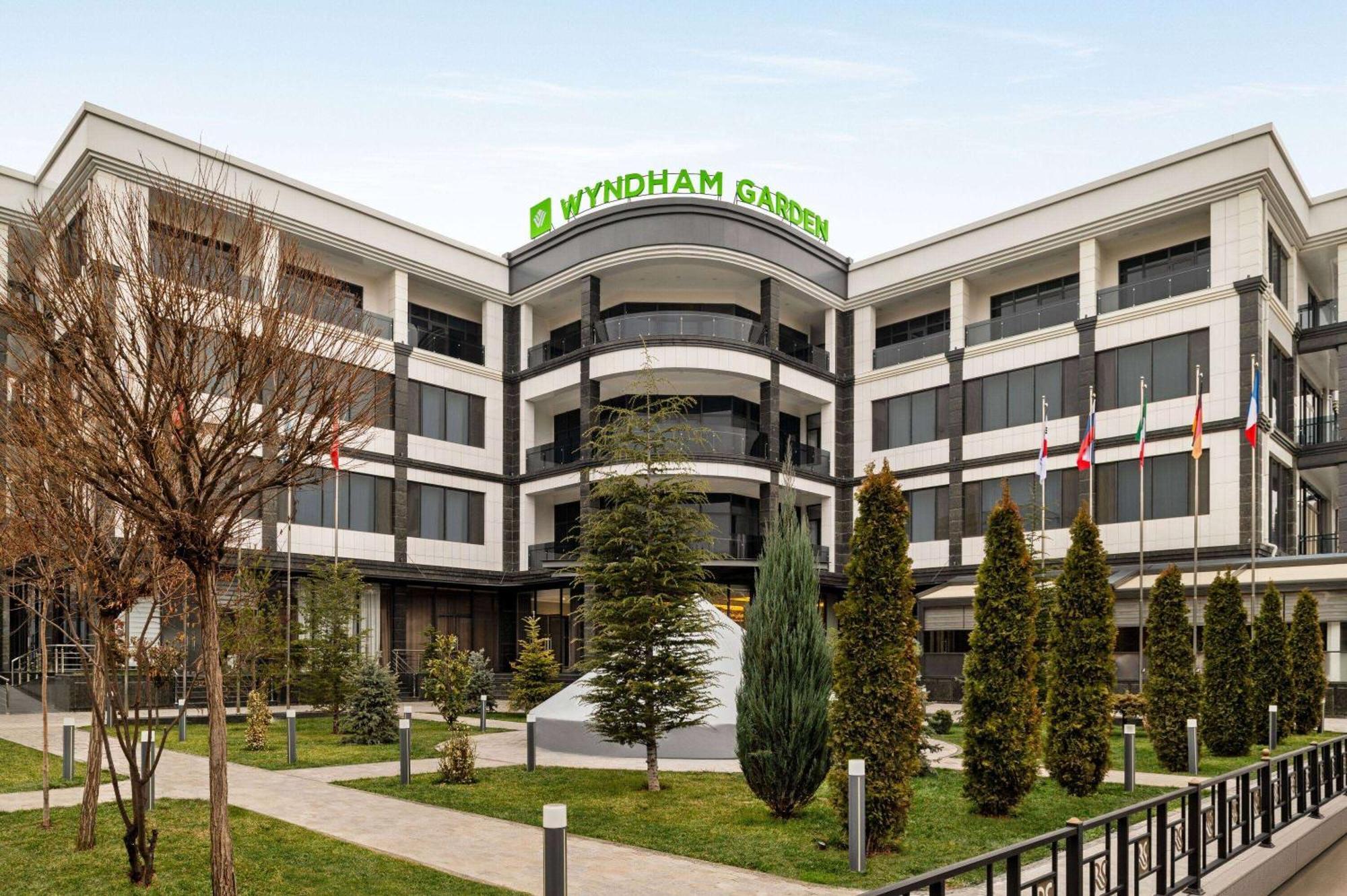 Hotel Wyndham Garden Taschkent Exterior foto